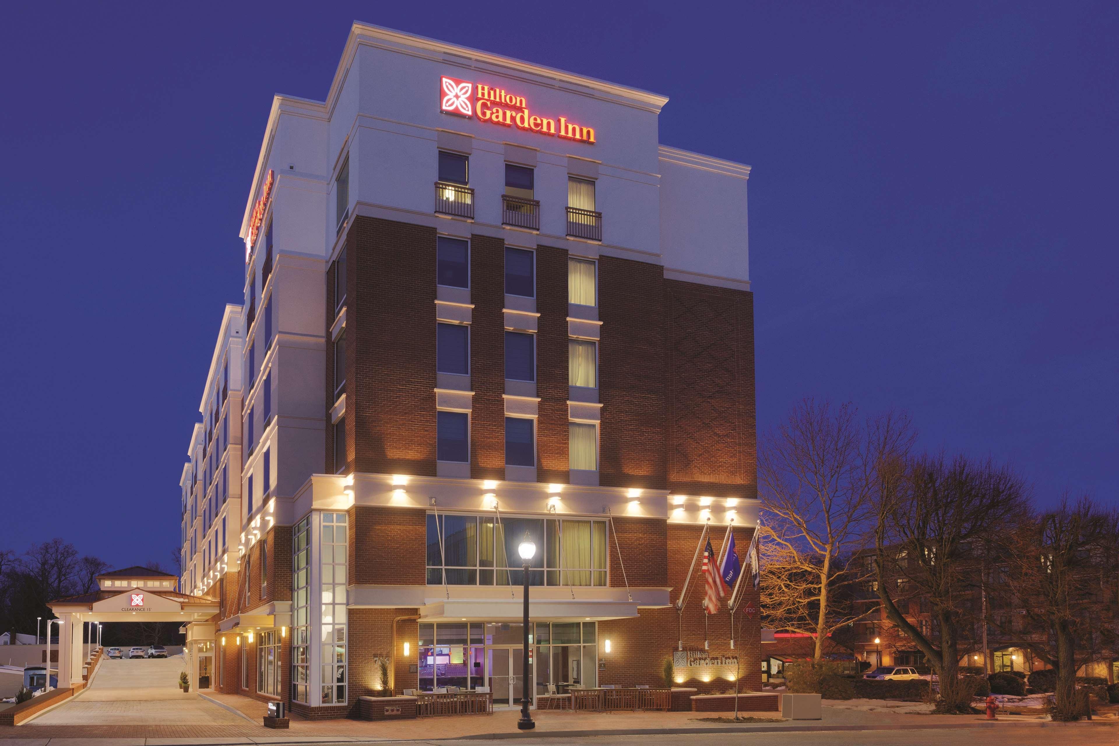 Hilton Garden Inn Falls Church Exterior foto