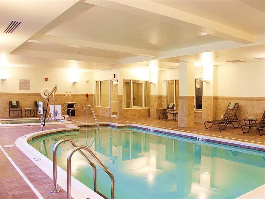 Hilton Garden Inn Falls Church Exterior foto